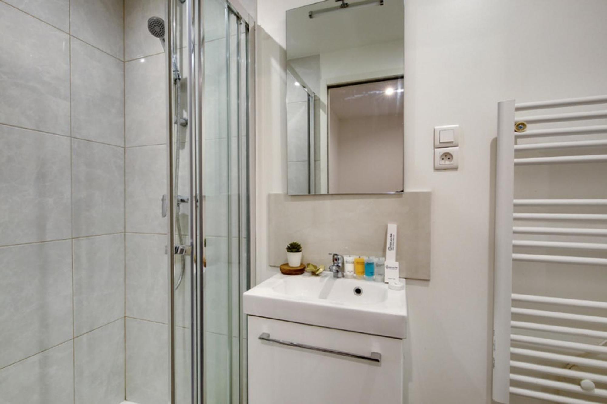 250 Suite Sainte - Superb Apartment In París Exterior foto